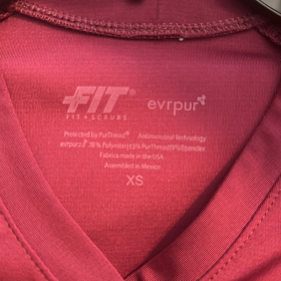 FIT Scrubs Set - Picture 5 of 8